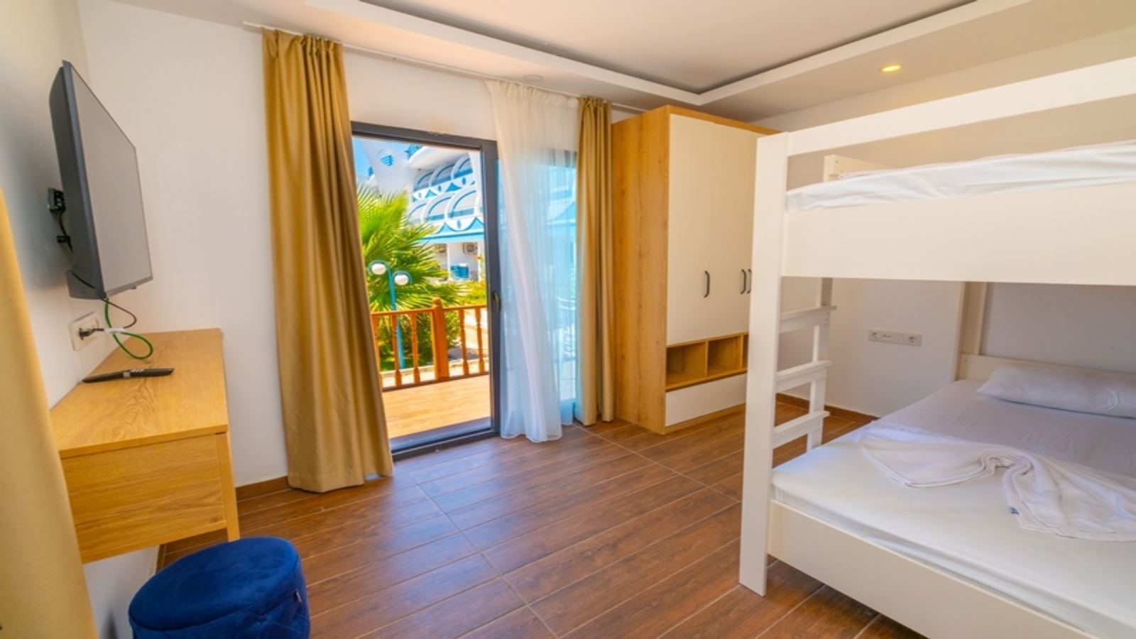 rooms-luxury-beach-suite