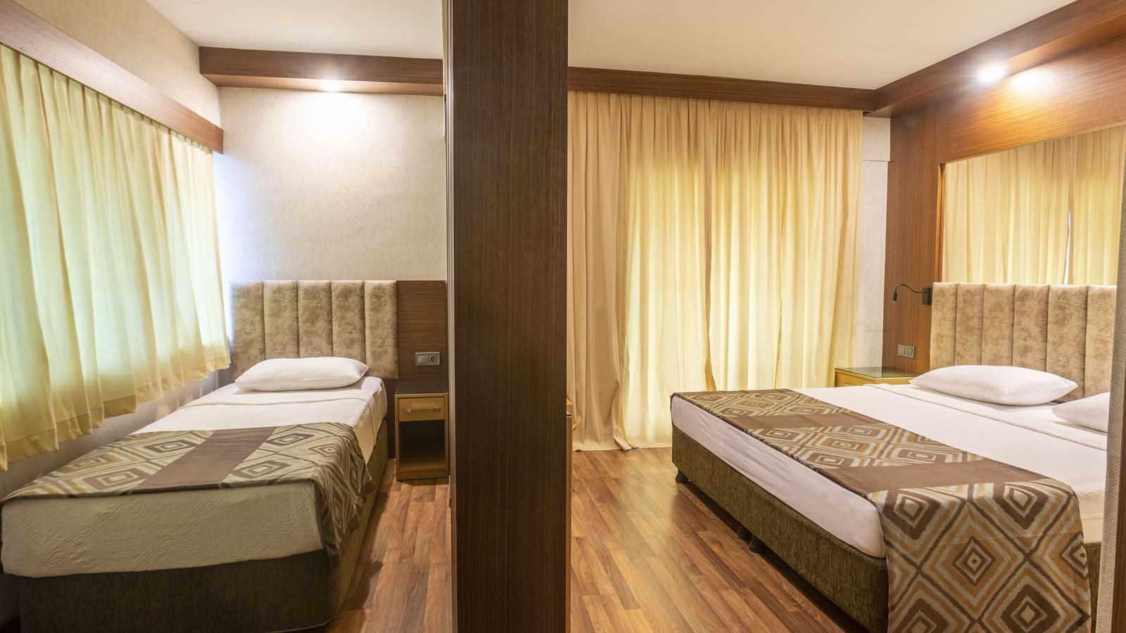 rooms-main-building-family-room