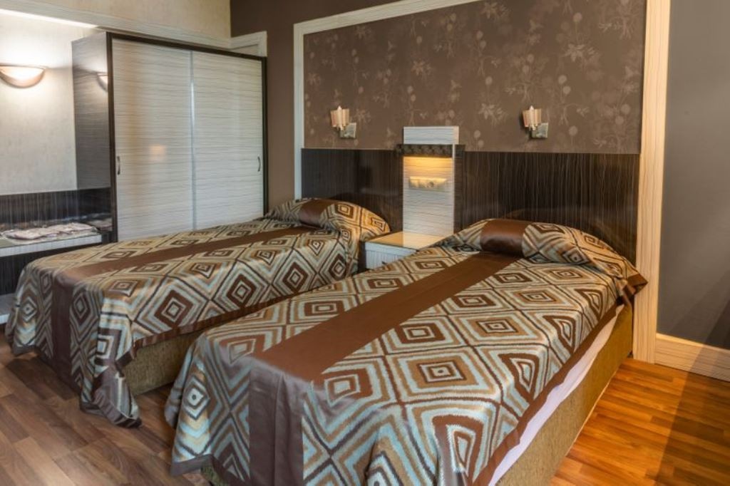 rooms-main-building-family-room