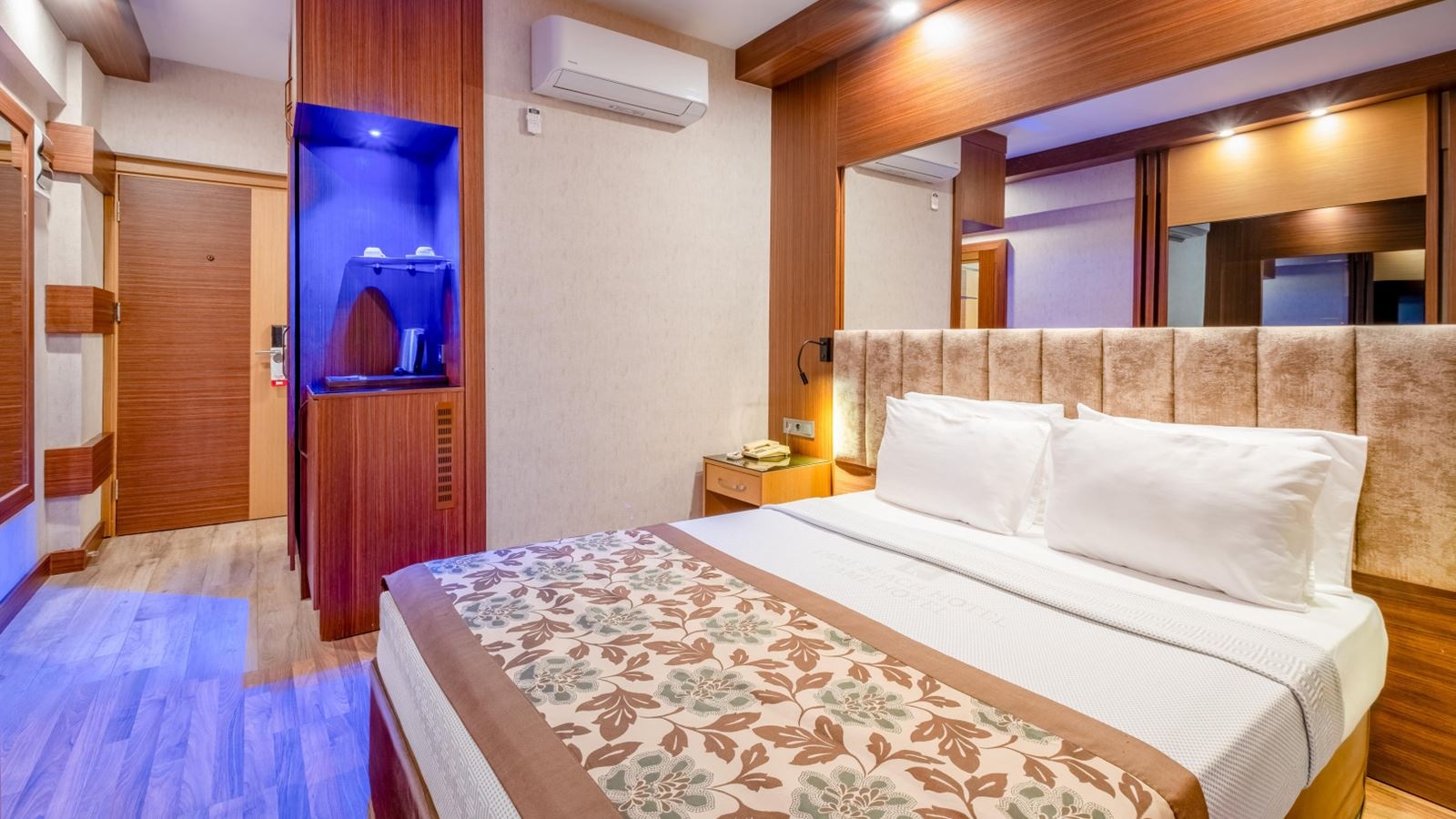 rooms-main-building-standard-room