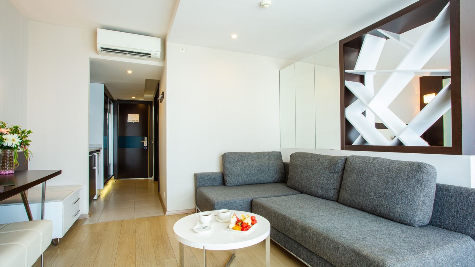 rooms-lsuite-sea-view