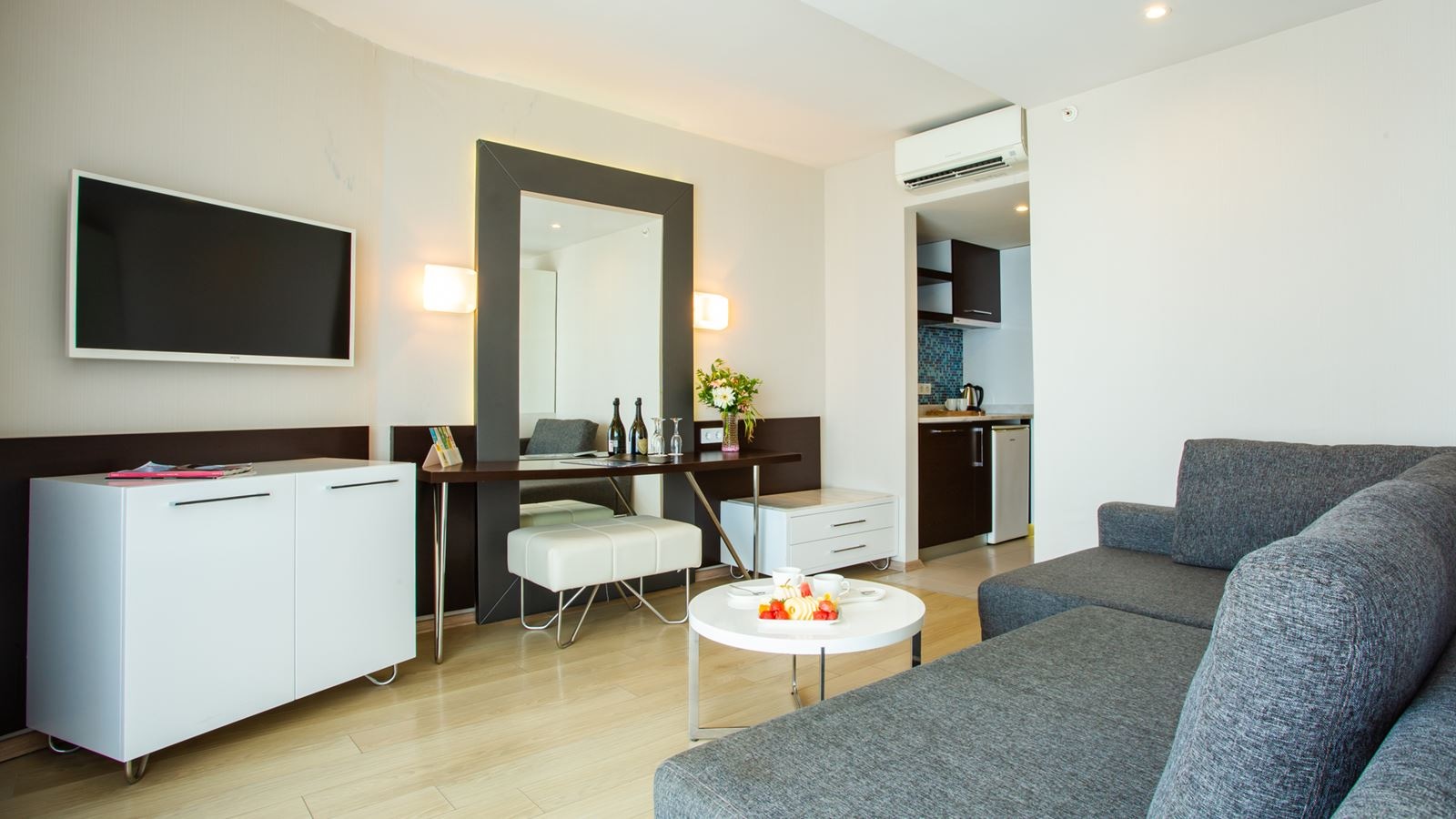 rooms-lsuite-sea-view