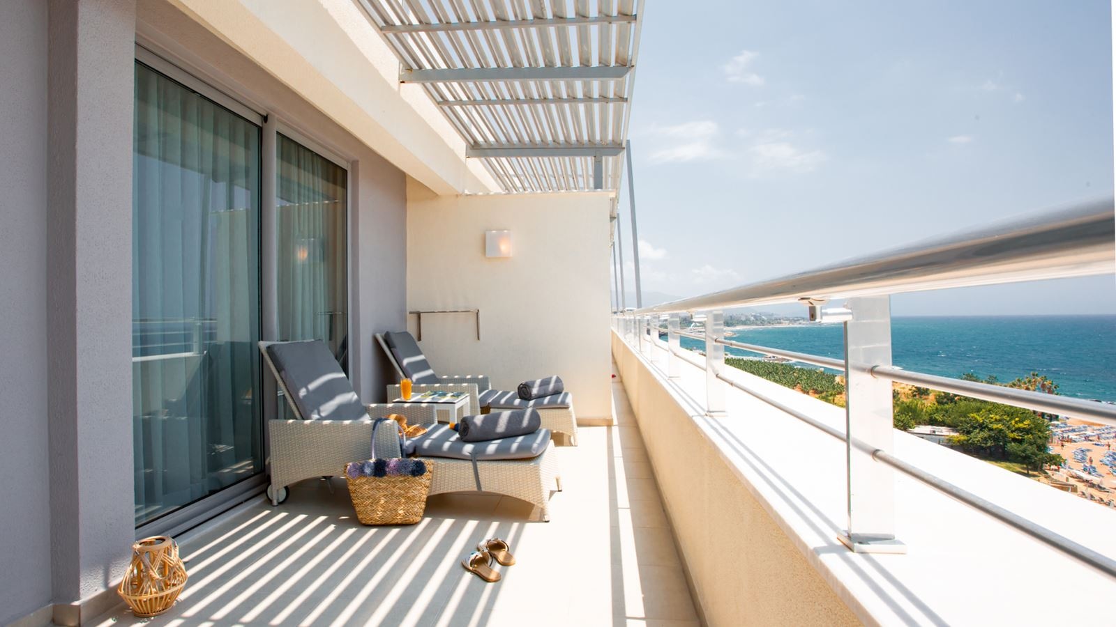 rooms-lsuite-sea-view