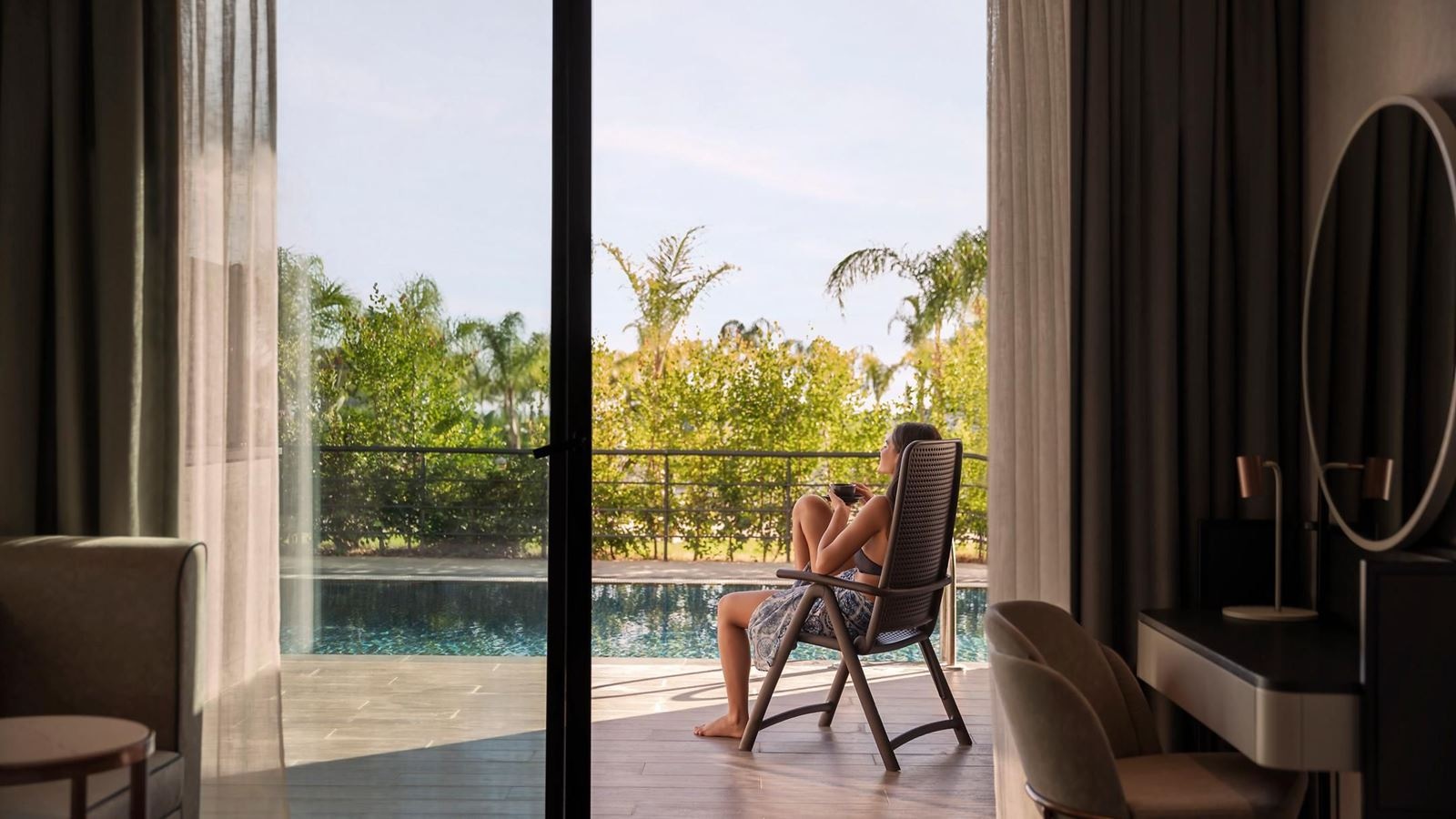 rooms-superior-swim-up-garden-view