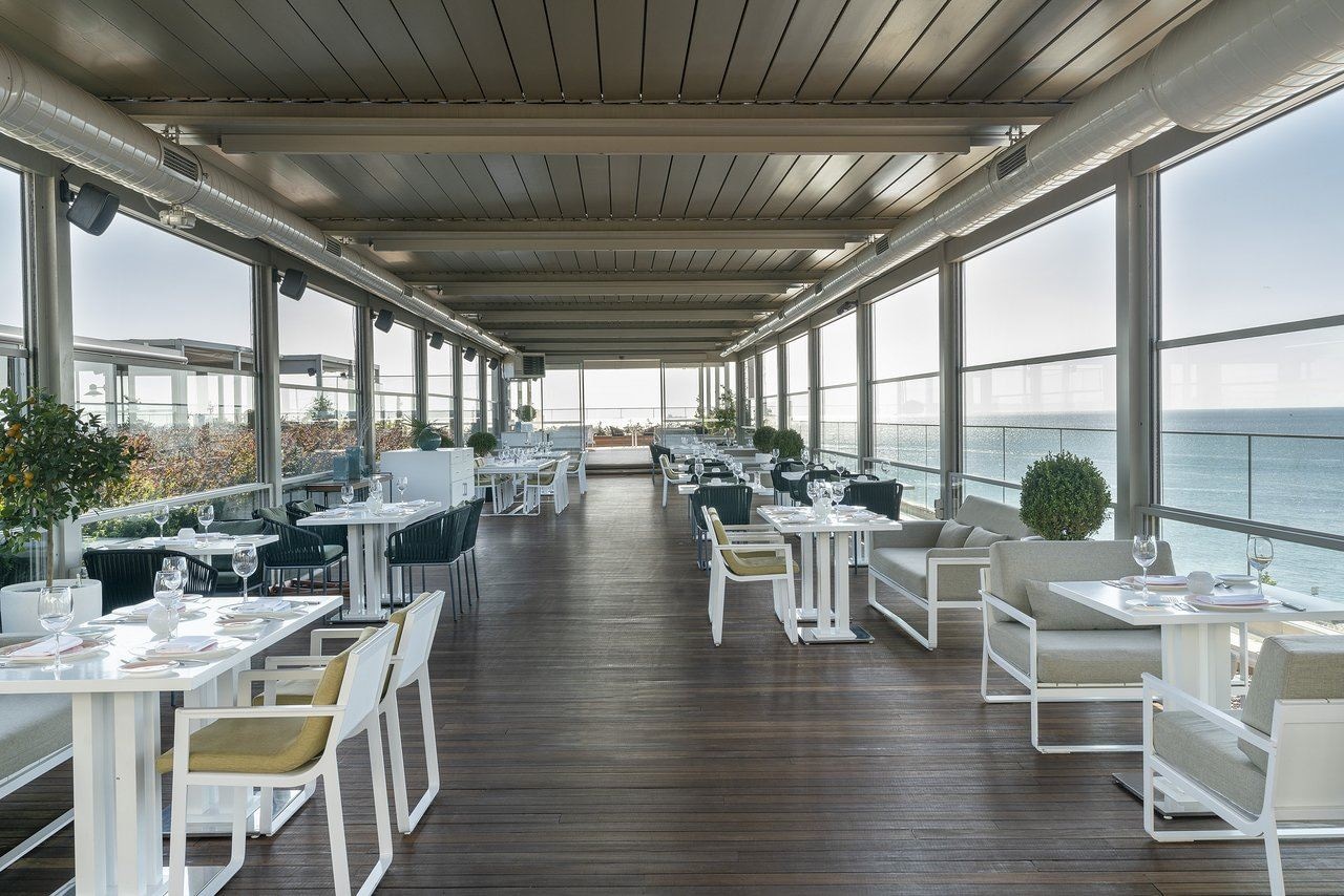 restaurants-atrox-restaurantterrace-bar-and-lounge