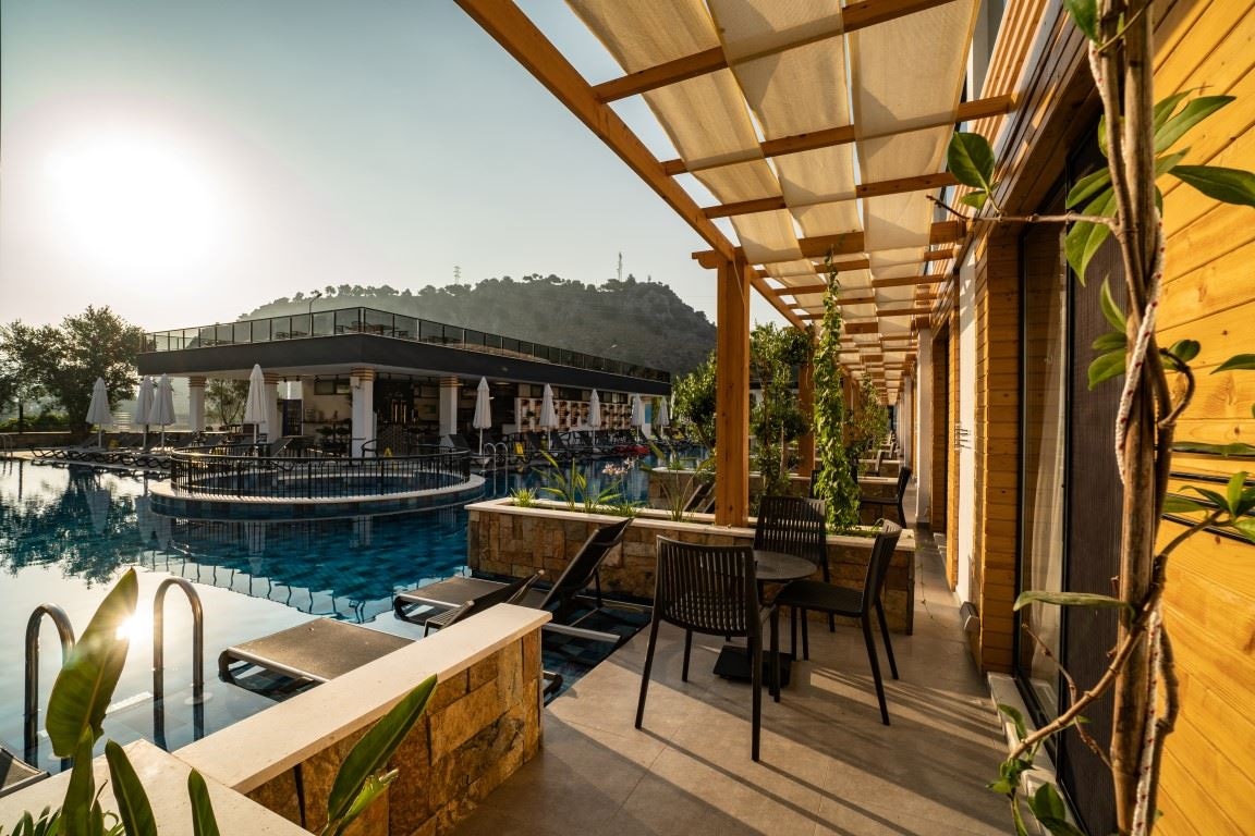 rooms-deluxe-swim-up-room