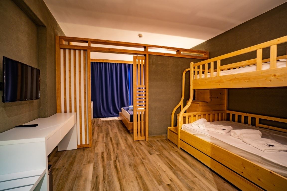 rooms-deluxe-swim-up-family-room-with-bunk-bed