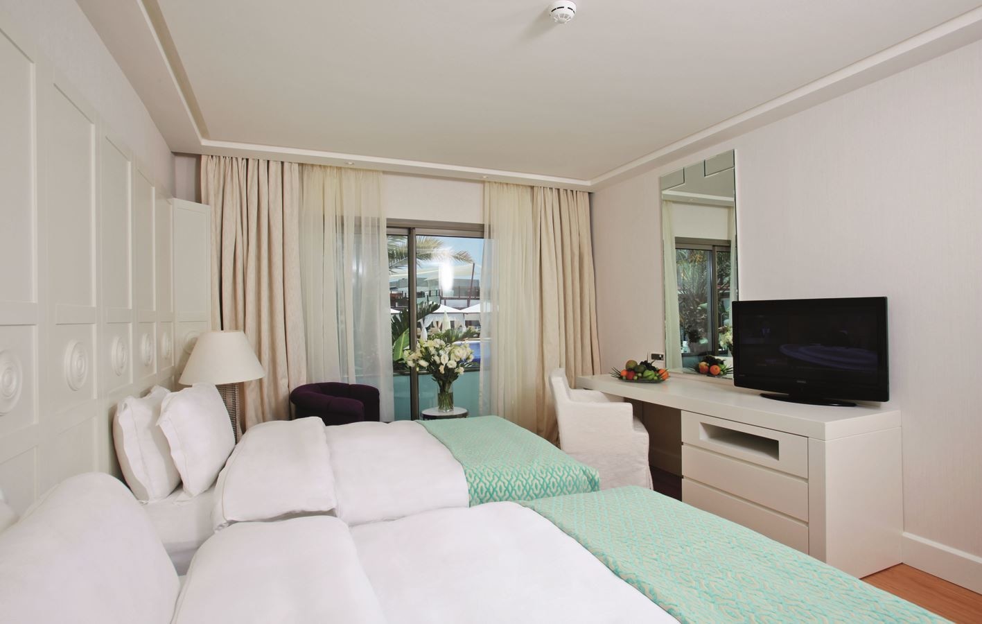 rooms-deluxe-room-garden-view