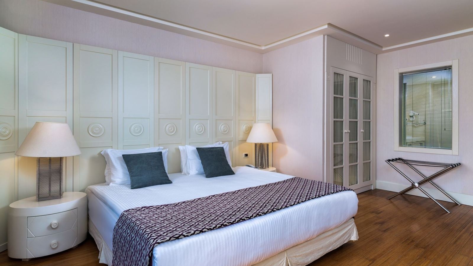 rooms-deluxe-room-garden-view