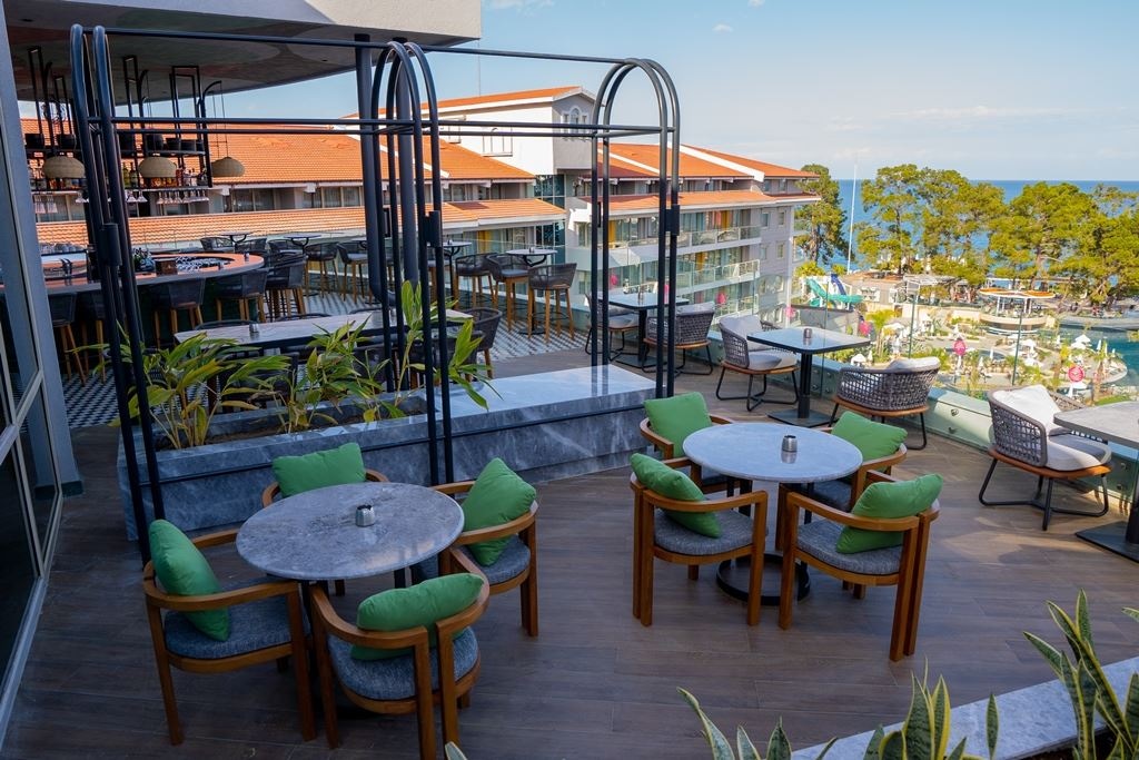 bars-luna-terrace-bar-adult-only