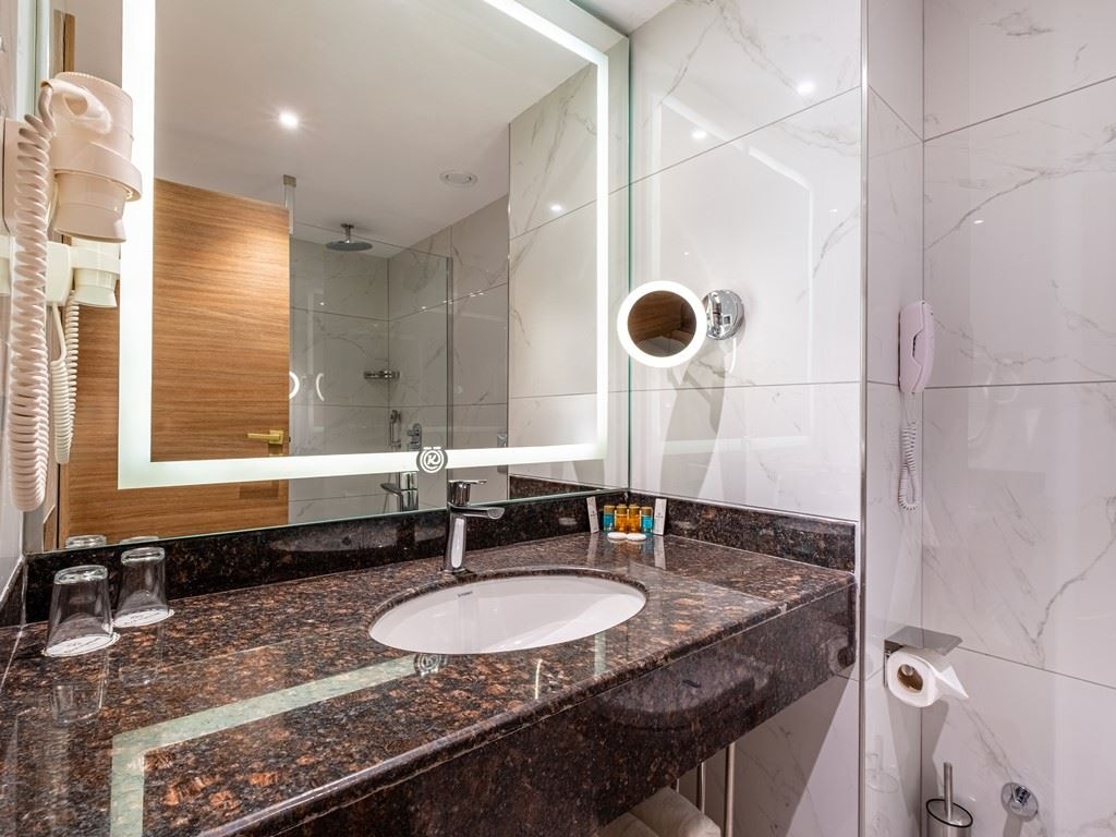 rooms-family-room-sea-view-2-bathrooms