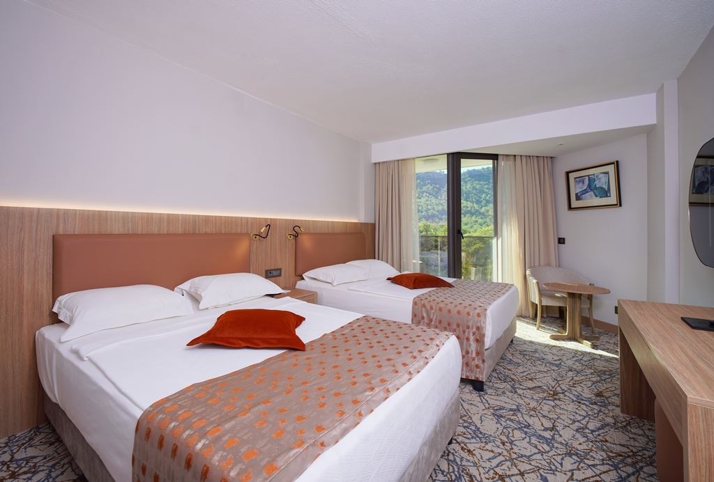 rooms-standard-room-land-view