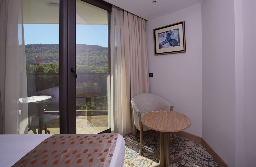 rooms-family-room-1--sea-view---1-bath