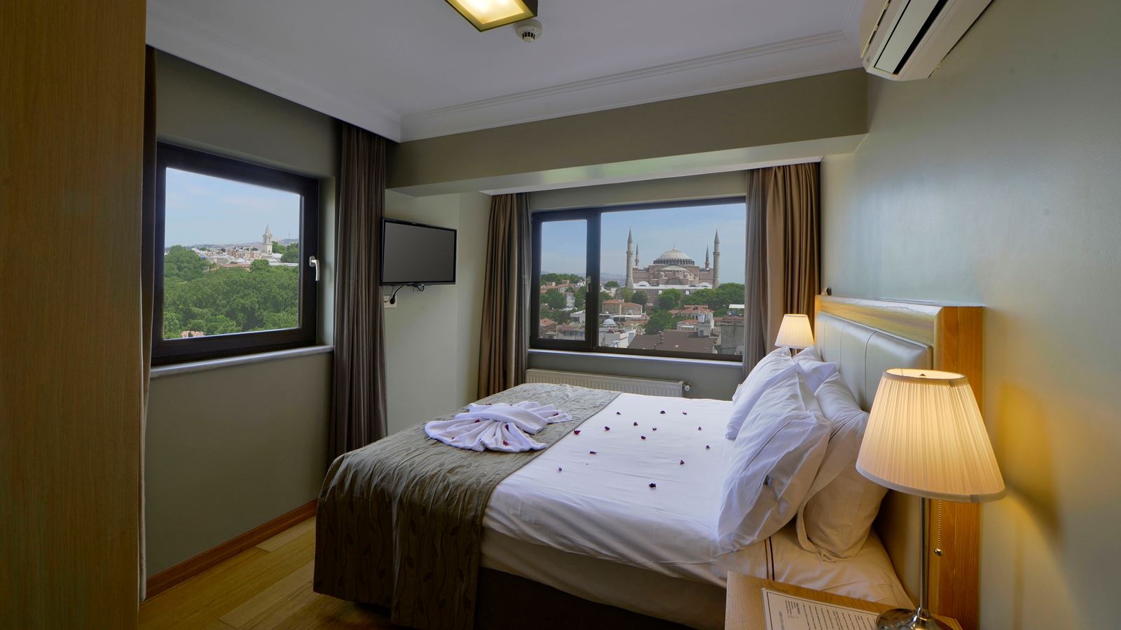 rooms-double-deluxe-with-views