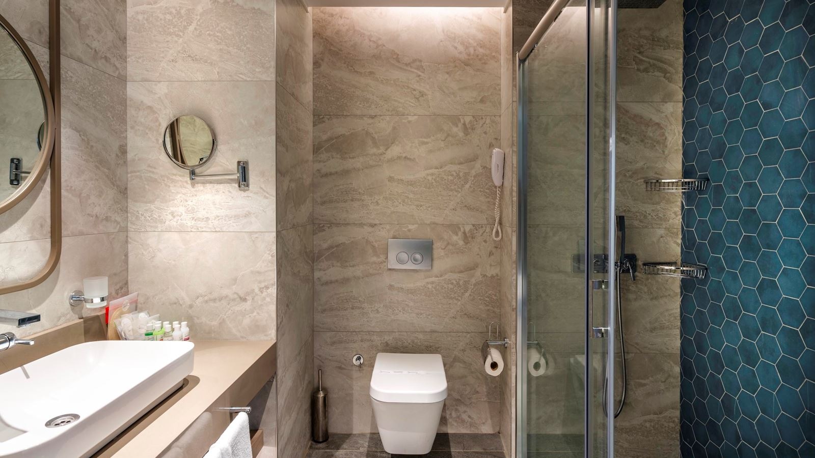 rooms-family-room-land-view-2-bedrooms