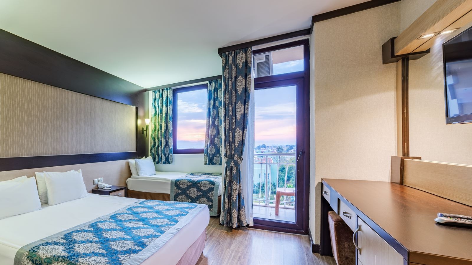 rooms-only-gentleman-relax-room