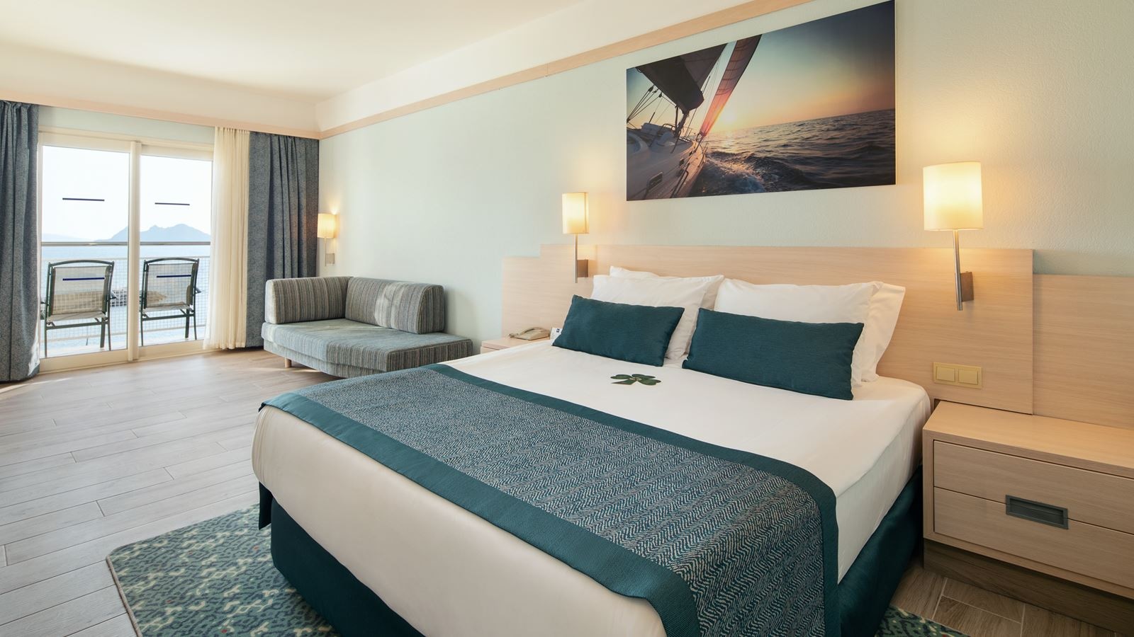 rooms-coral-room-2+2