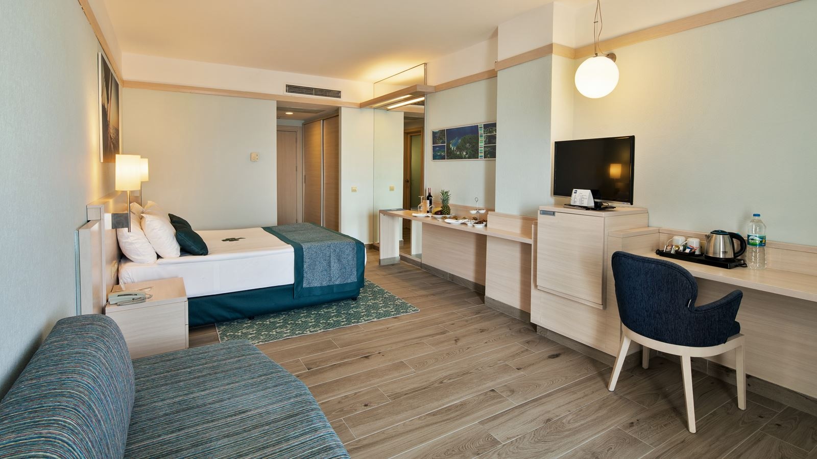 rooms-coral-room-2+2