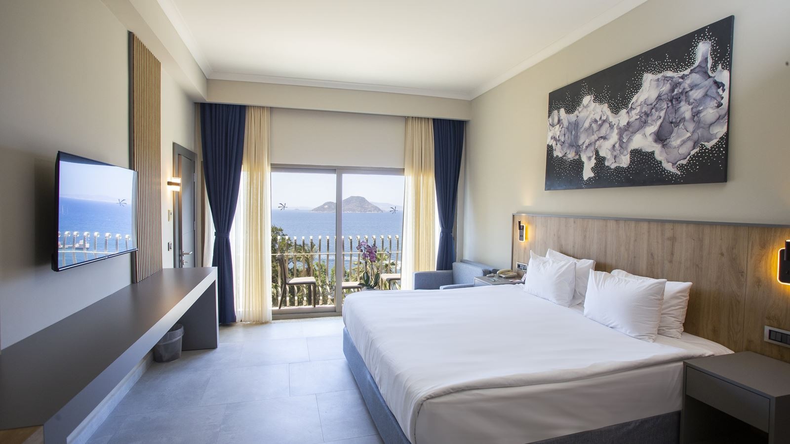 rooms-main-building-family-room