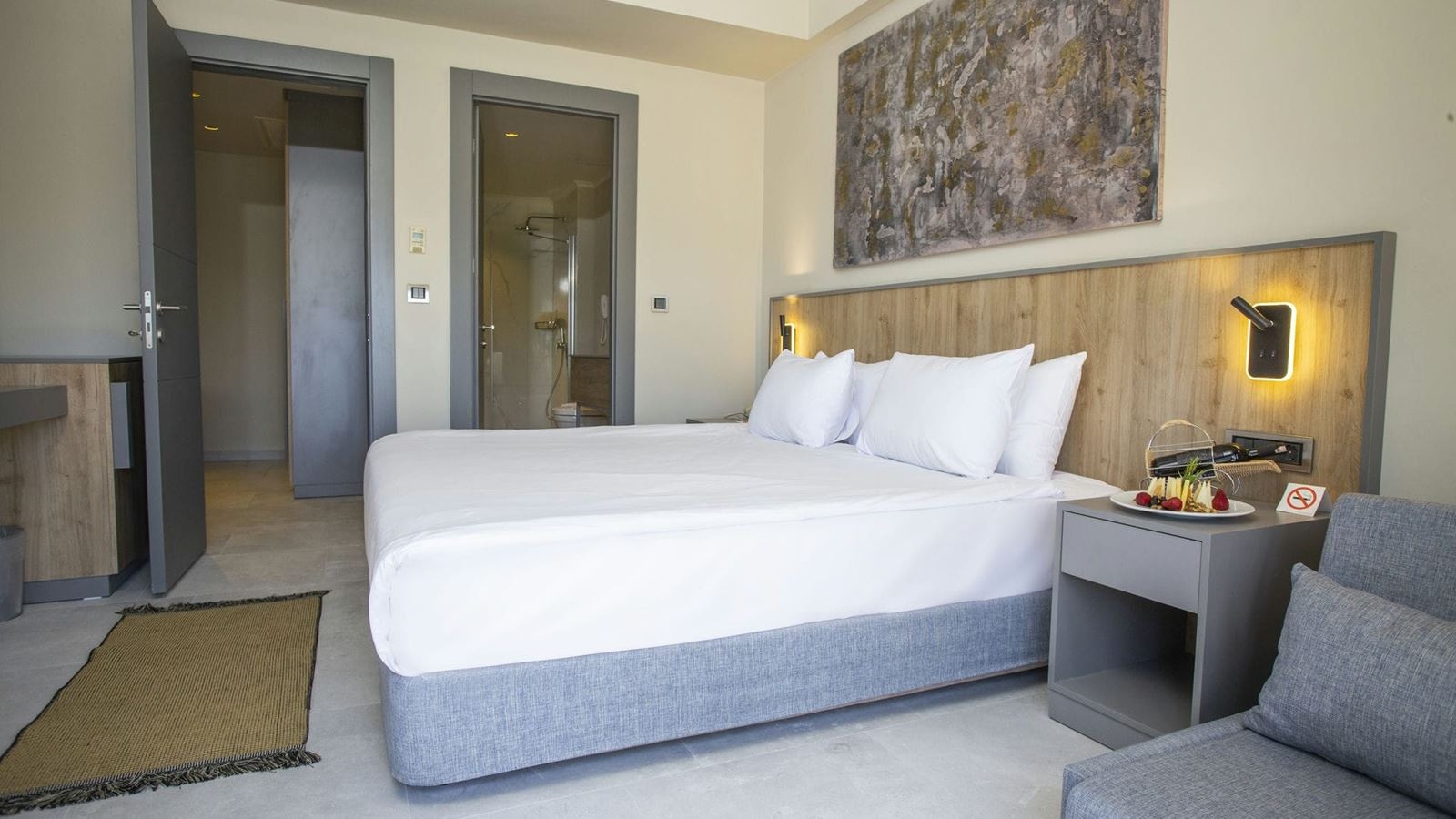 rooms-club-family-room