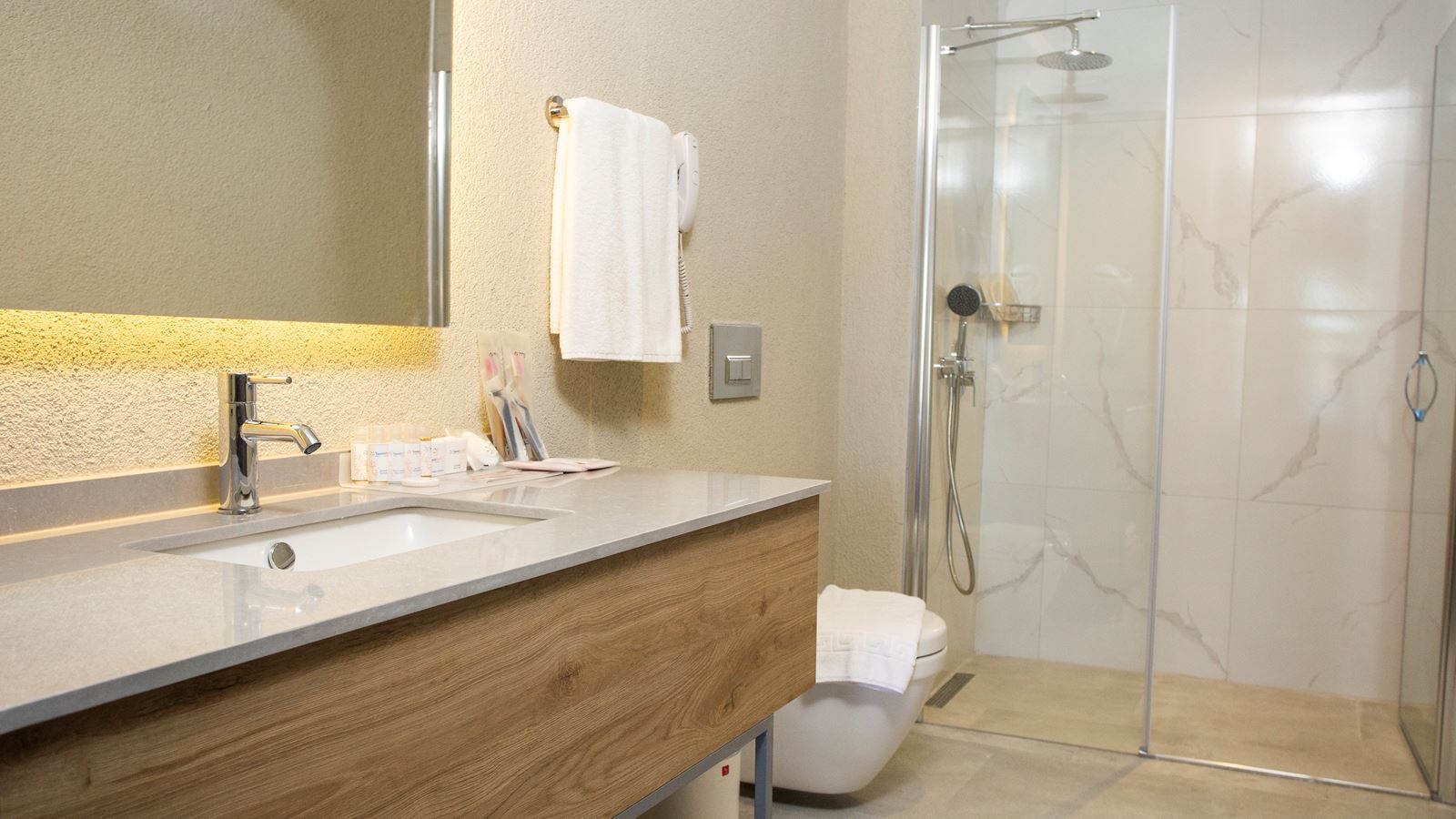 rooms-club-standard-land-view-room