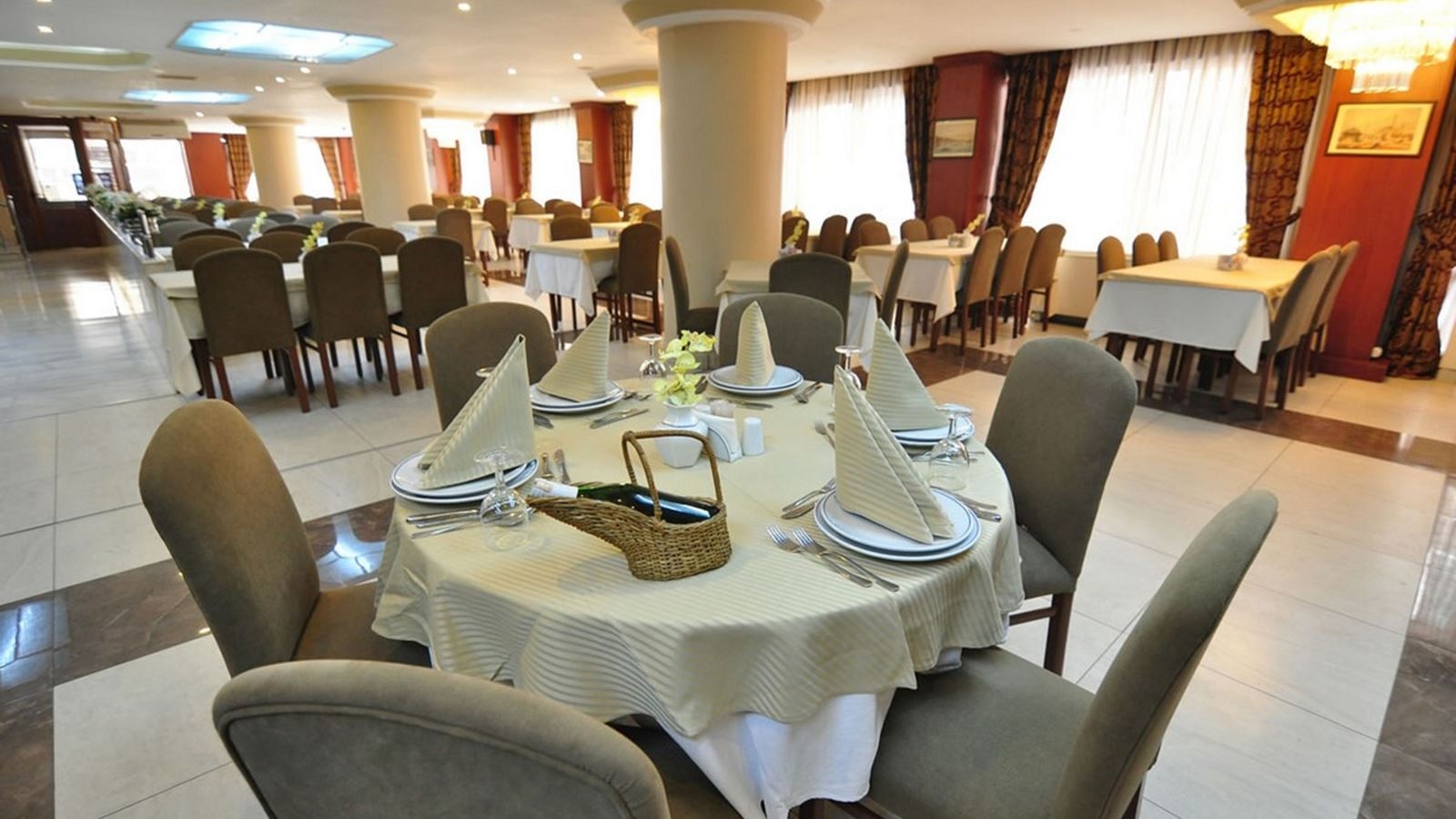 restaurants-main-restaurant