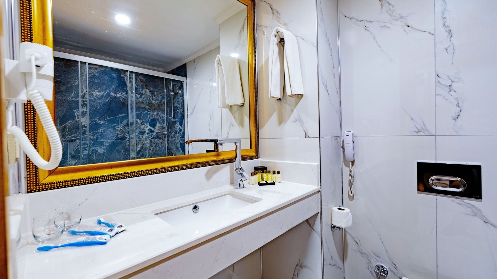 rooms-jacuzzi-deluxe-suite-sea-view