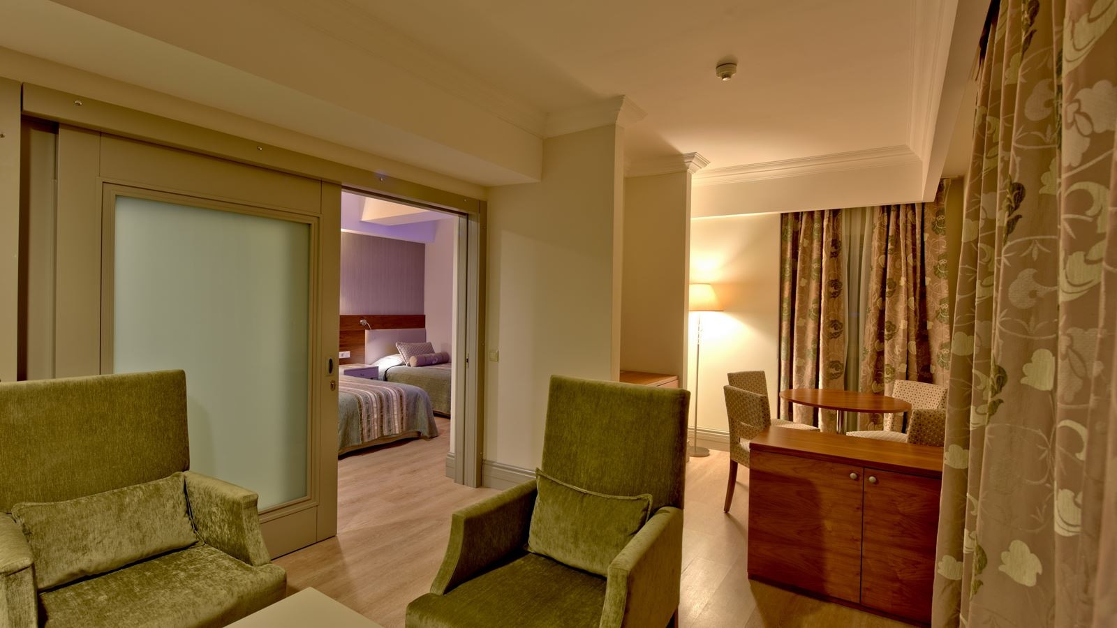 rooms-family-room-land-view