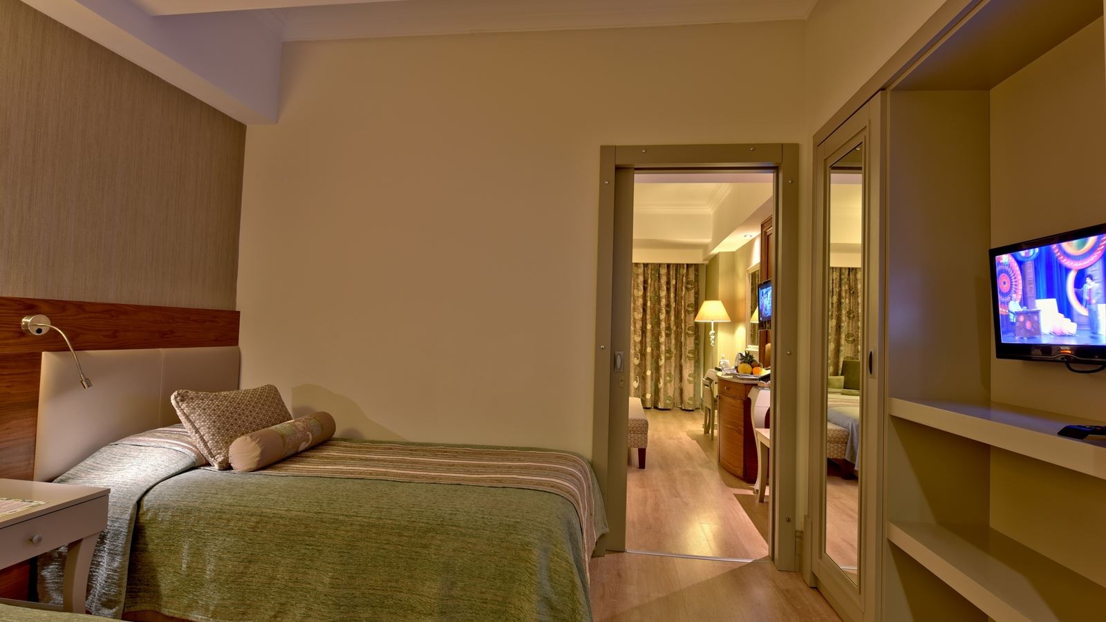 rooms-family-room-sea-view