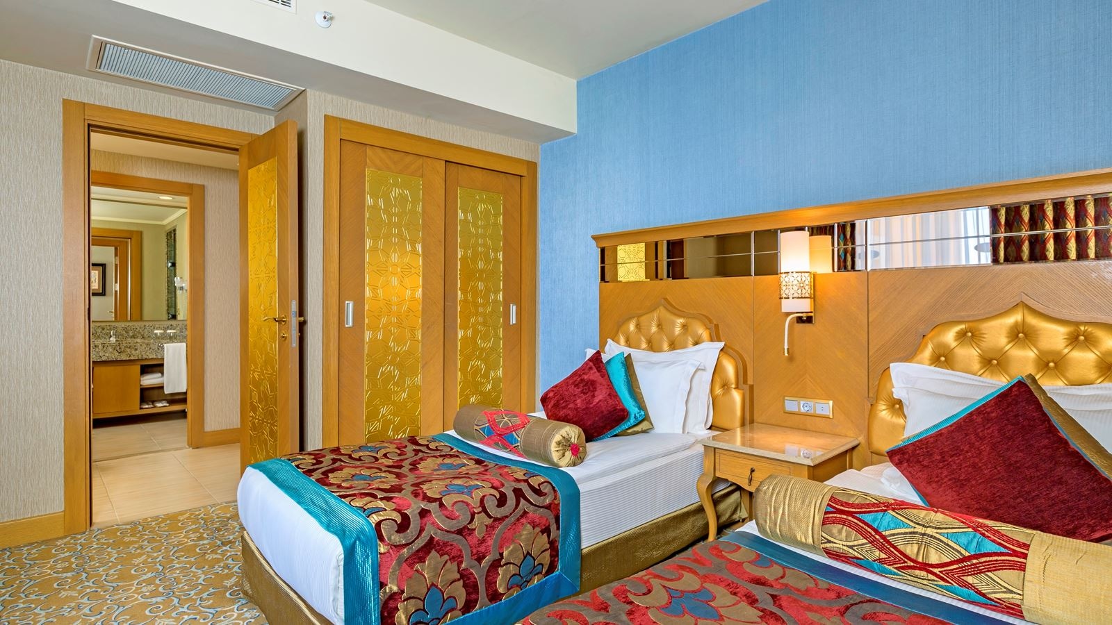 rooms-family-room