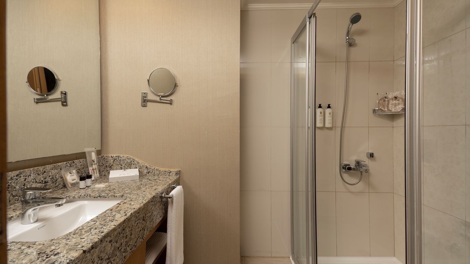 rooms-dublex-family-room