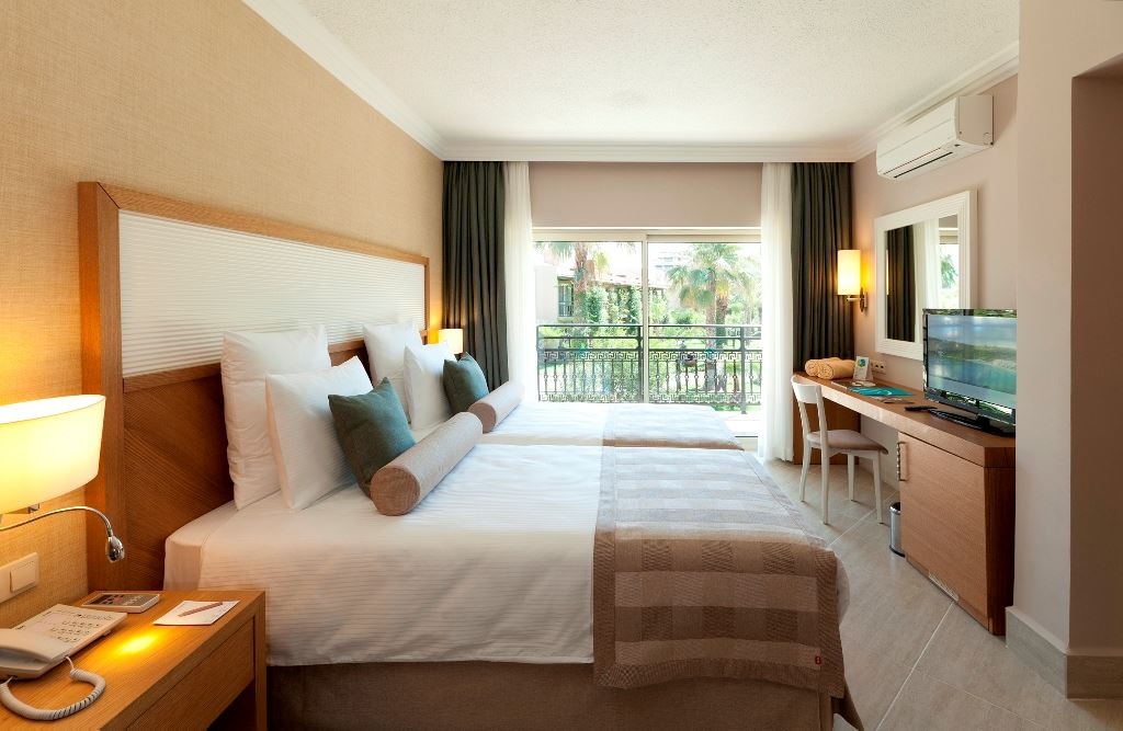 rooms-family-suite-garden-view