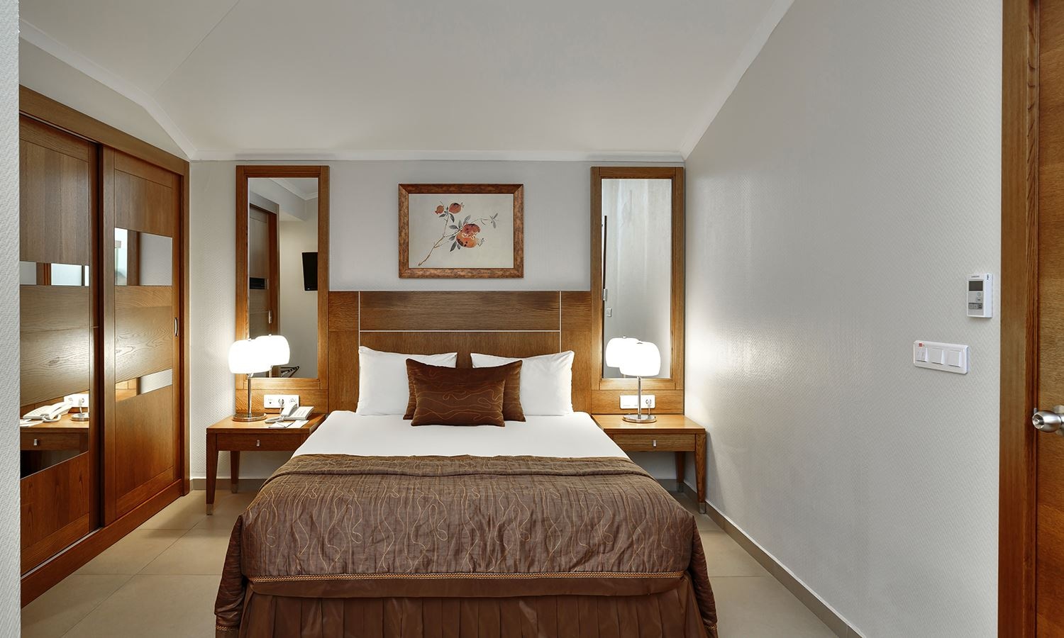 rooms-club-family-room-2-bedrooms