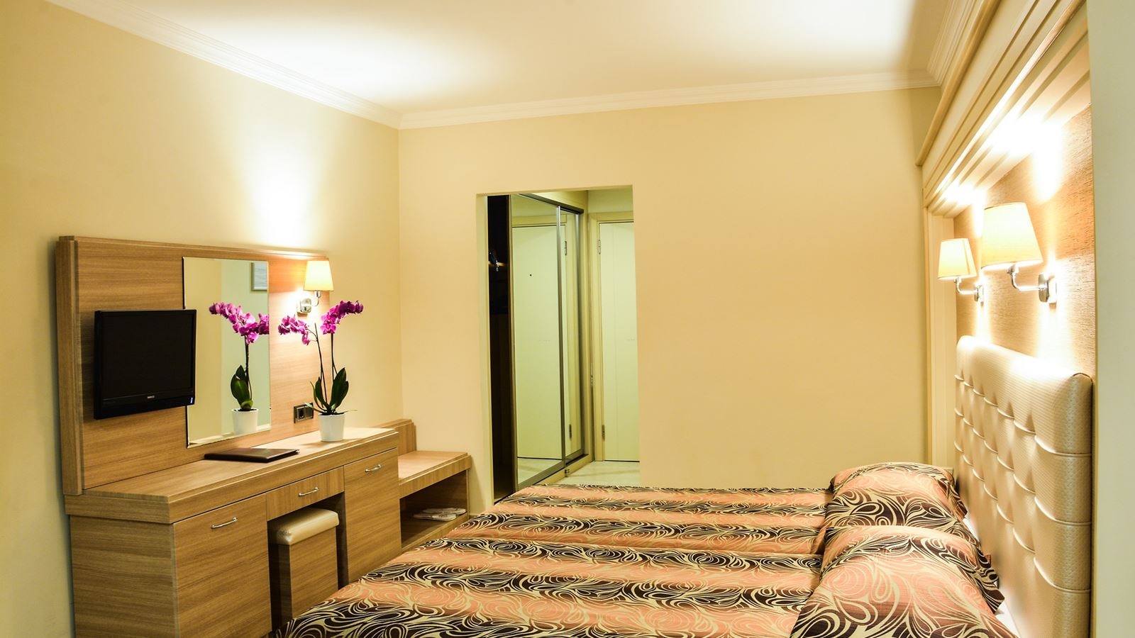 rooms-standard-room-land-view