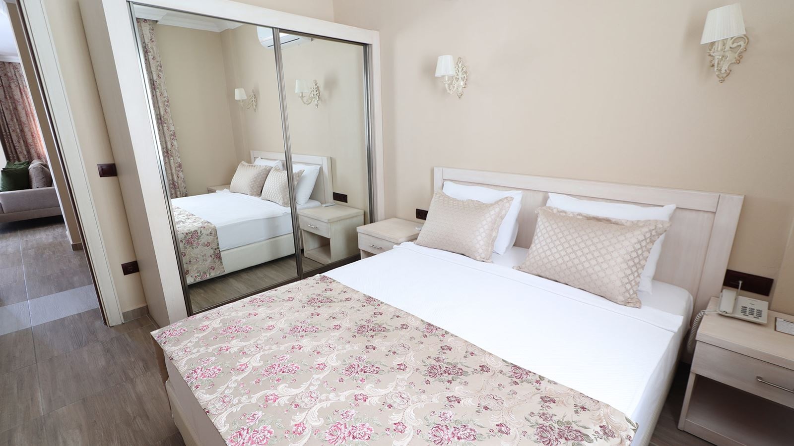 rooms-deluxe-apart-room