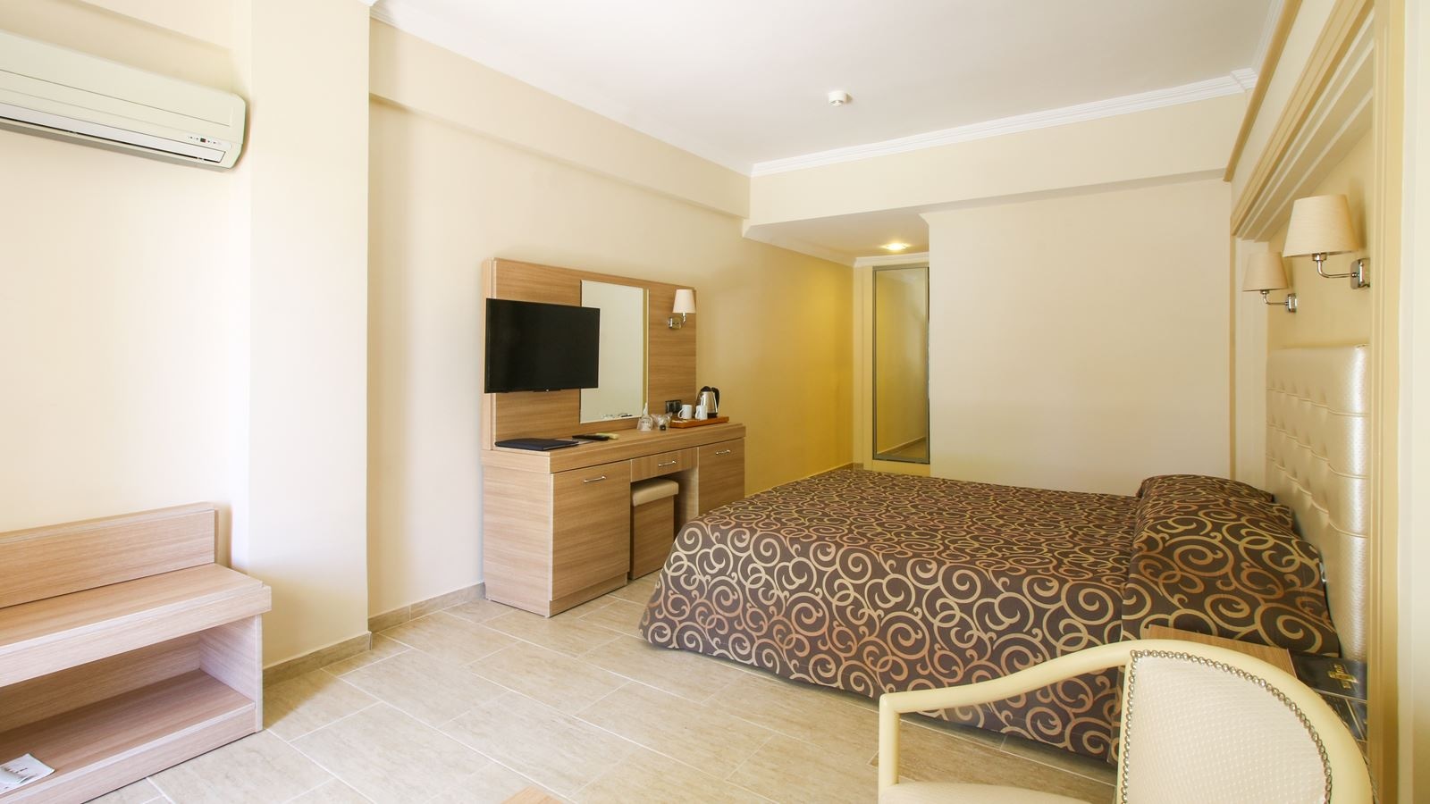 rooms-standard-room-land-view