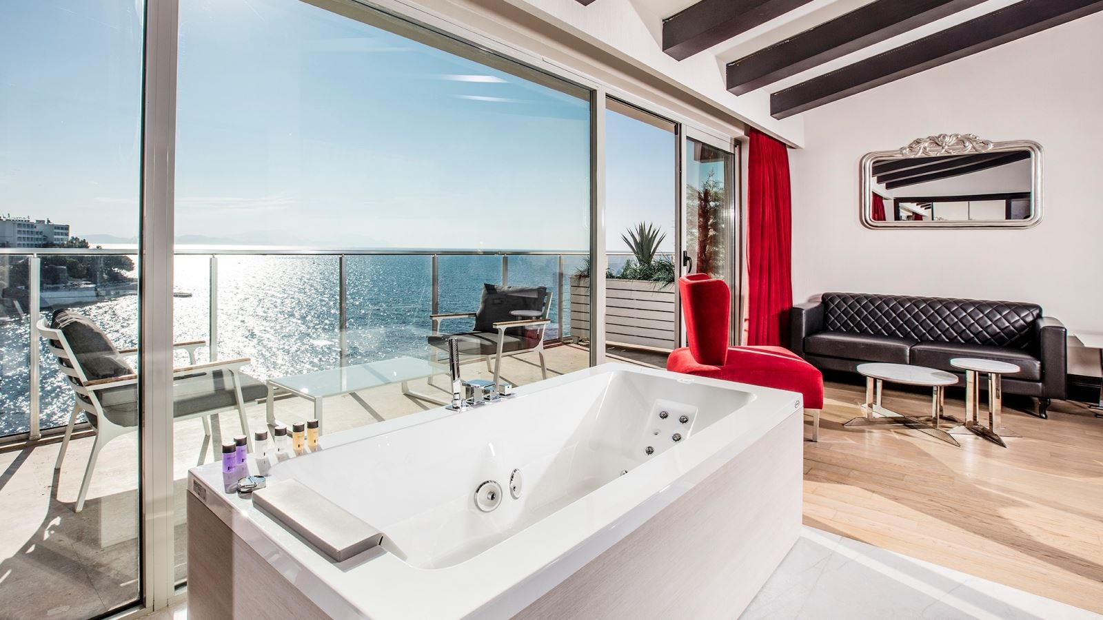 rooms-honeymoon-suite