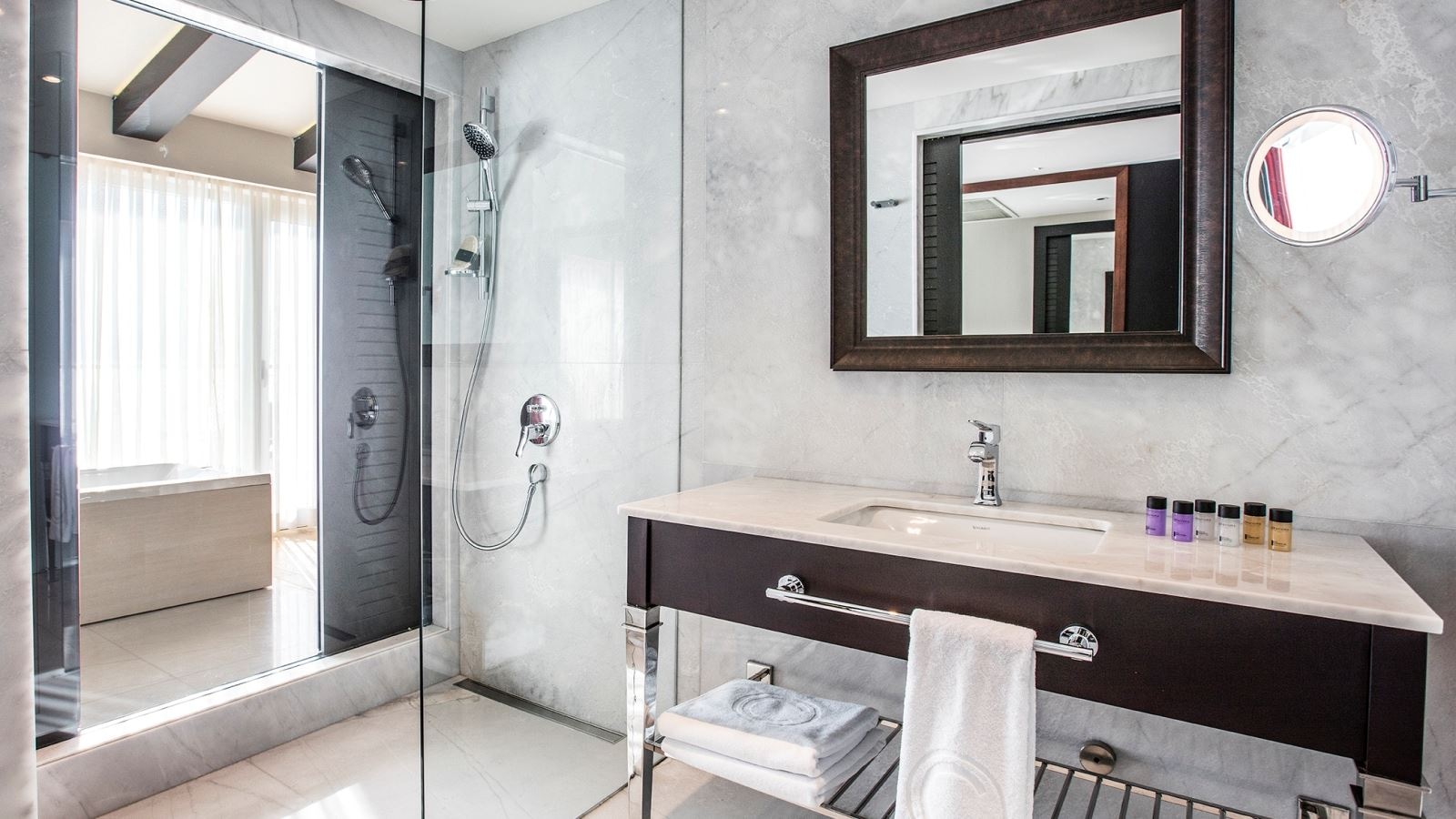 rooms-honeymoon-suite