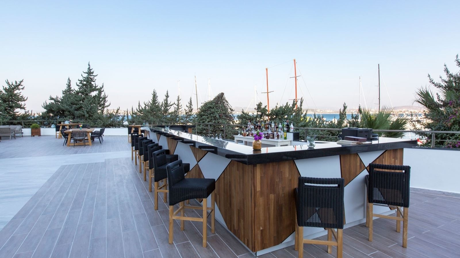 restaurants-bakus-luna-lounge