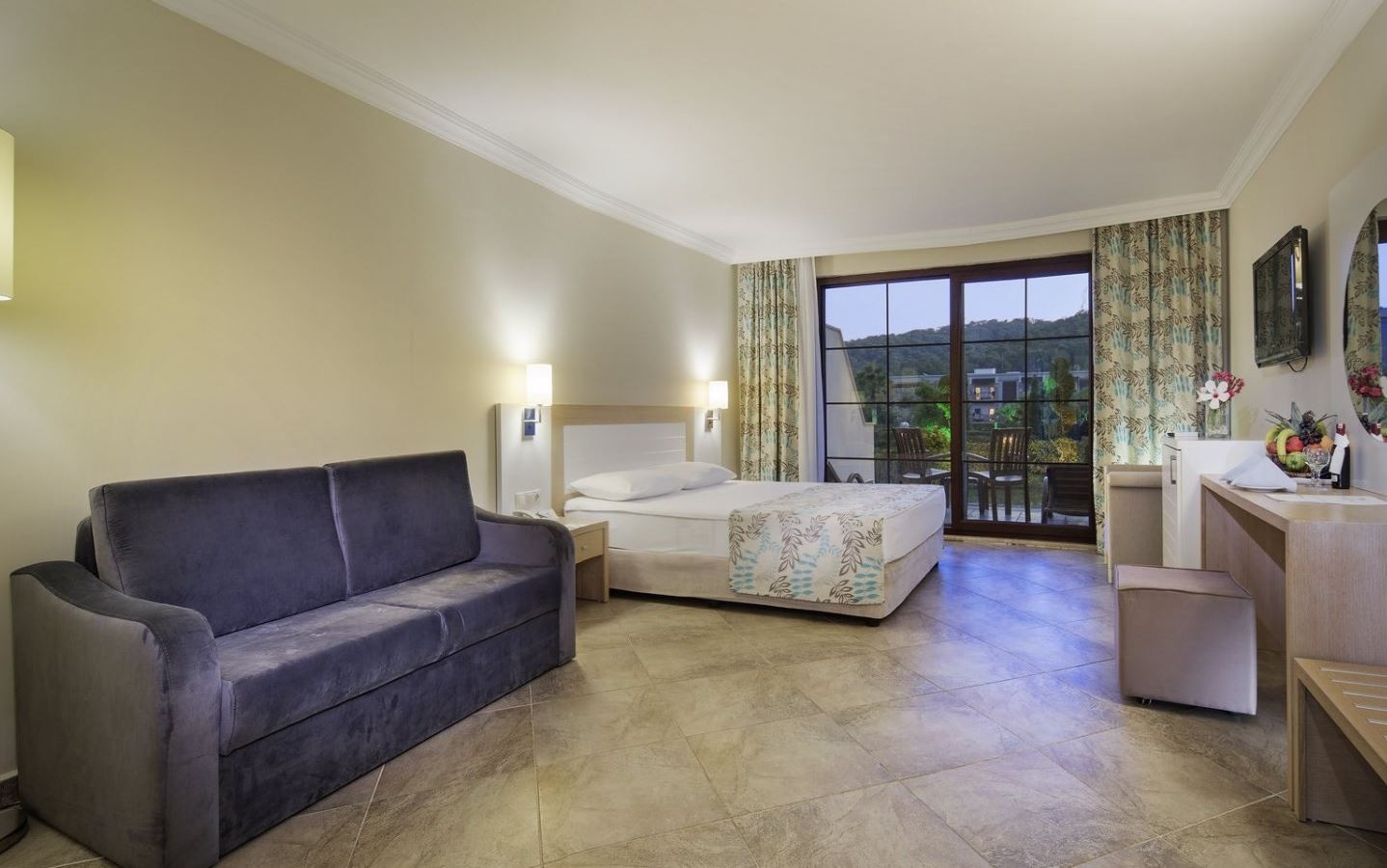 rooms-large-room-land-view