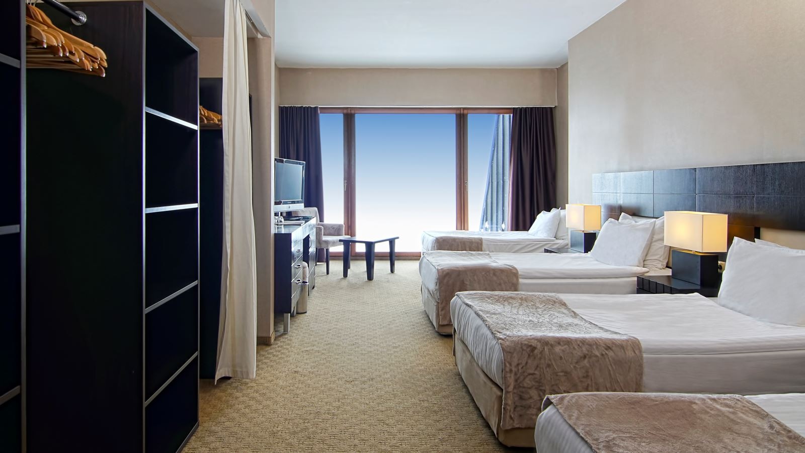 rooms-quatro-deluxe-room