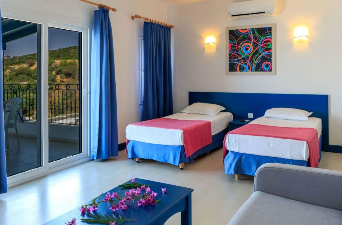 rooms-club-grand-family-room