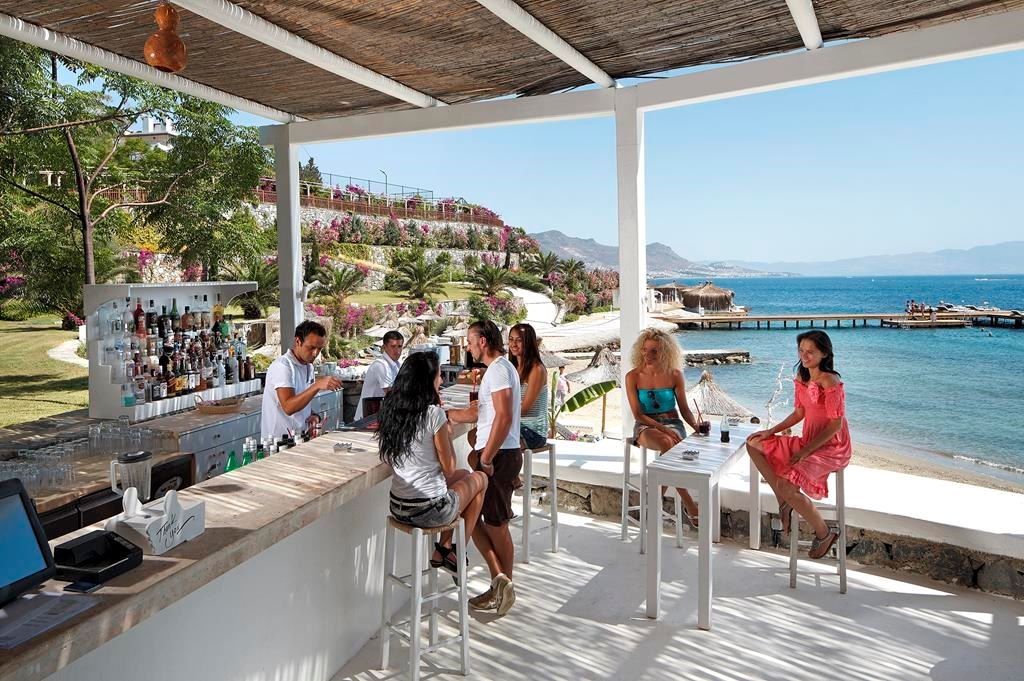 bars-elani-beach-bar