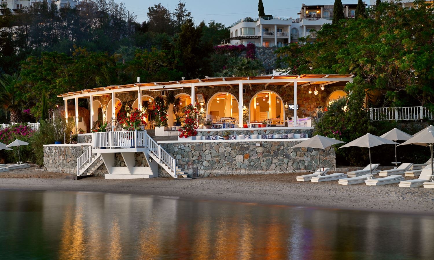 bars-elani-beach-bar