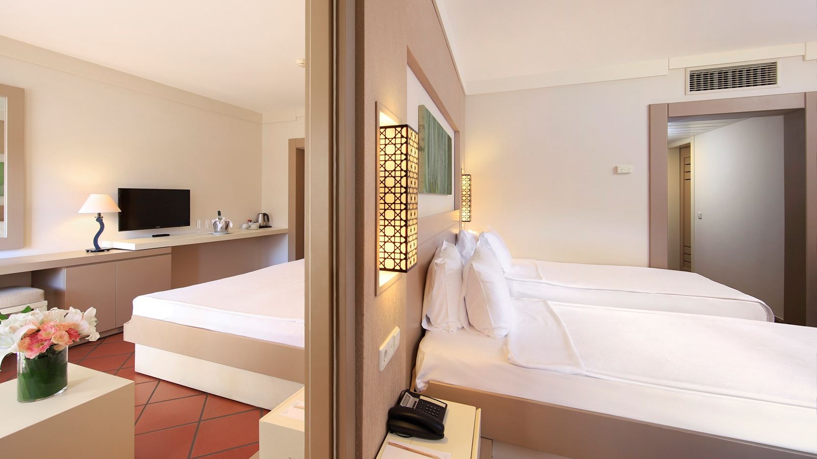 rooms-family-room-garden-view