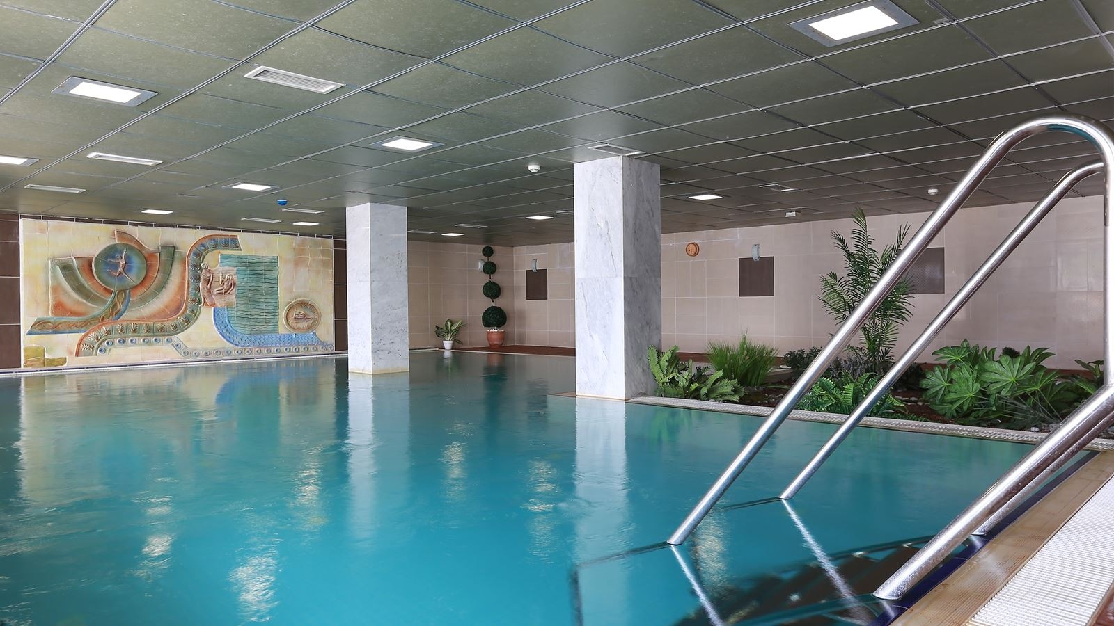 pools-indoor-pool