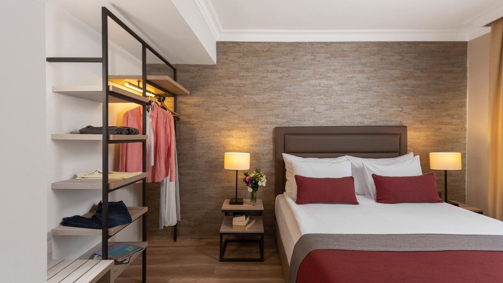 rooms-junior-pool-view-room