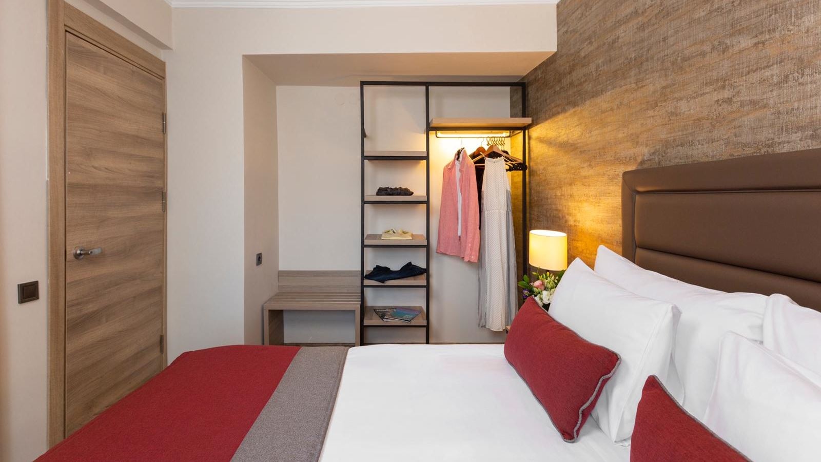 rooms-junior-pool-view-room