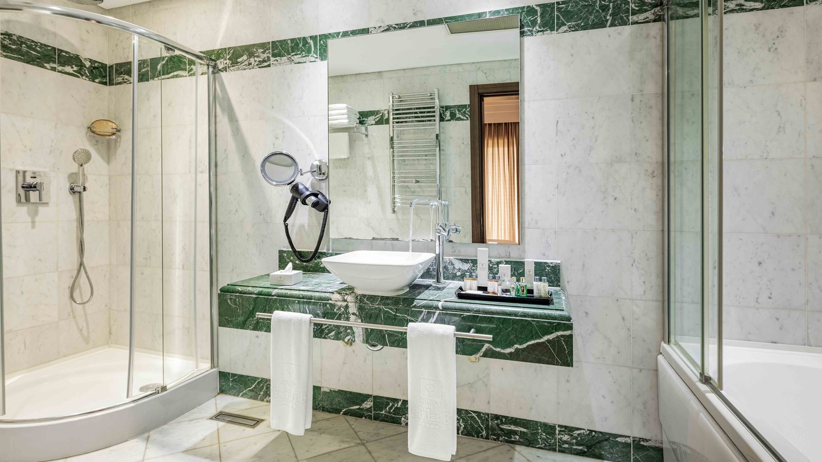 rooms-executive-suit