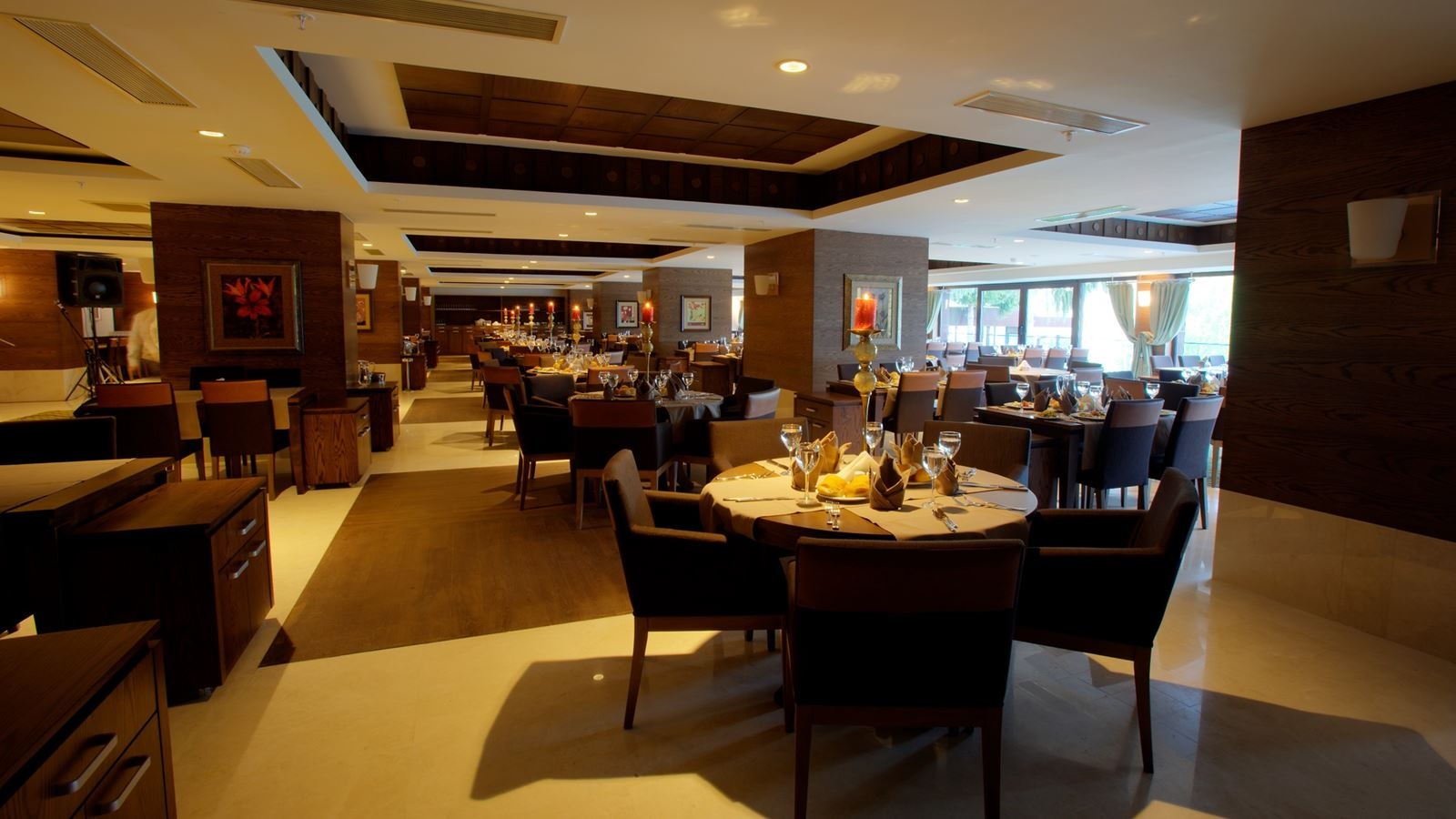 restaurants-restaurant